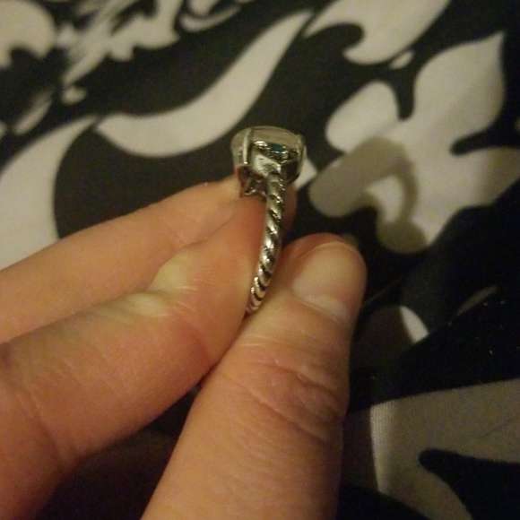 Cute ring - Picture 2 of 3